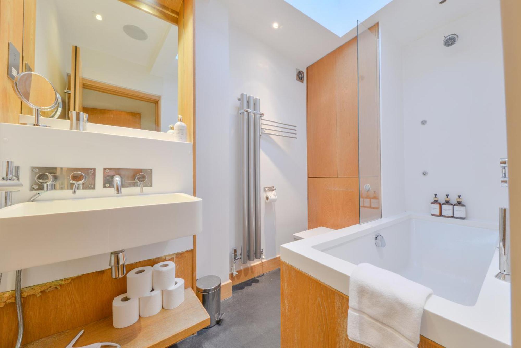 Central Two Bedroom Apartments St Albans By Central Stays Short Lets & Serviced Accommodation With Free Parking Zewnętrze zdjęcie